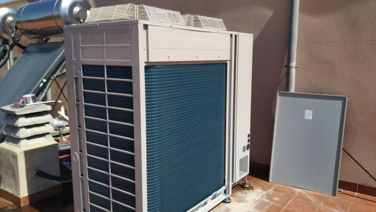 Nuevo aparato de aire acondicionado para el Centro de Salud subvencionado por el Servicio Murciano de Salud